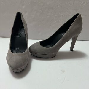 Gray Suede Women’s Rockport Pump Heels - Size 5